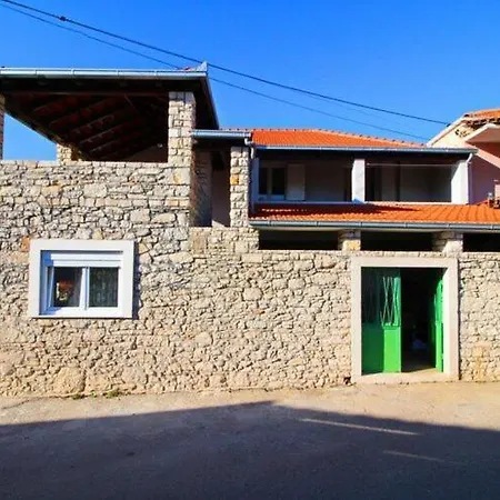 Lucija - Two Bedroom With Terrace And Garden View Apartment