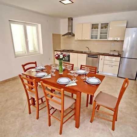 Lucija - Two Bedroom With Terrace And Garden View Apartment Vela Luka