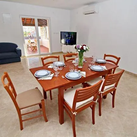 Lucija - Two Bedroom With Terrace And Garden View * Vela Luka