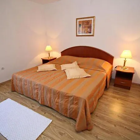 Apartment Lucija - Two Bedroom With Terrace And Garden View Vela Luka