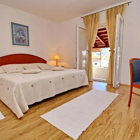 Lucija - Two Bedroom With Terrace And Garden View * Vela Luka