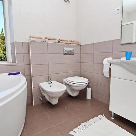 Apartment With Terrace And Garden *