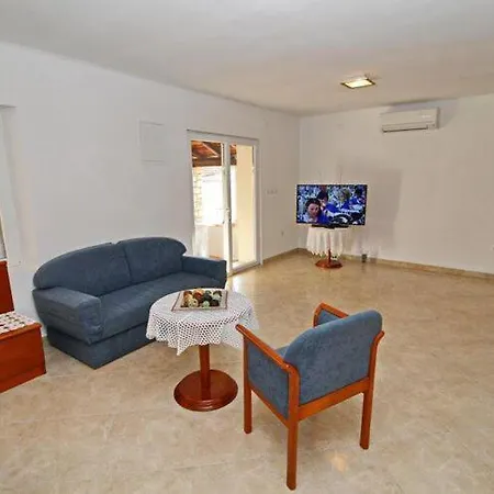 Lucija - Two Bedroom With Terrace And Garden View Vela Luka