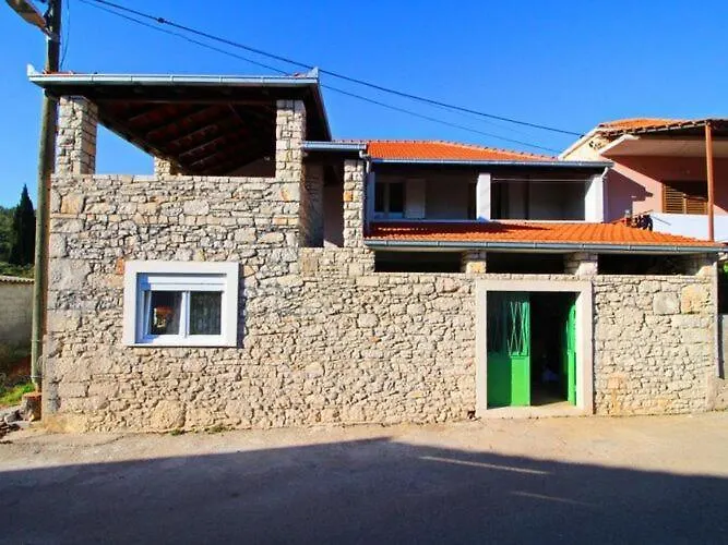 With Terrace And Garden Apartman