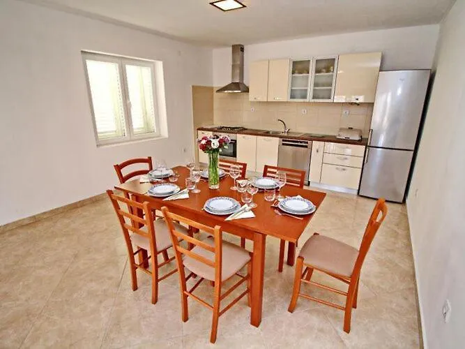 With Terrace And Garden Apartman Vela Luka