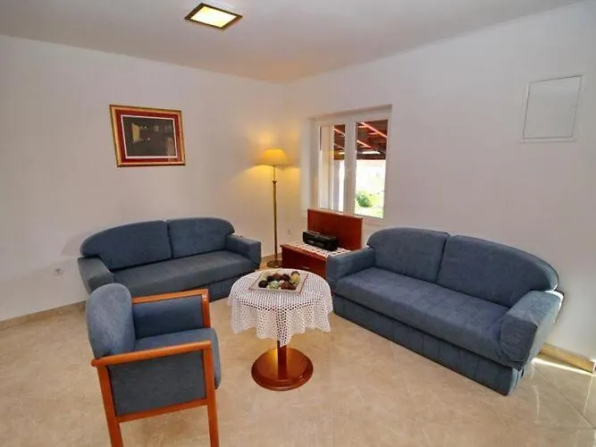 With Terrace And Garden Apartman Vela Luka